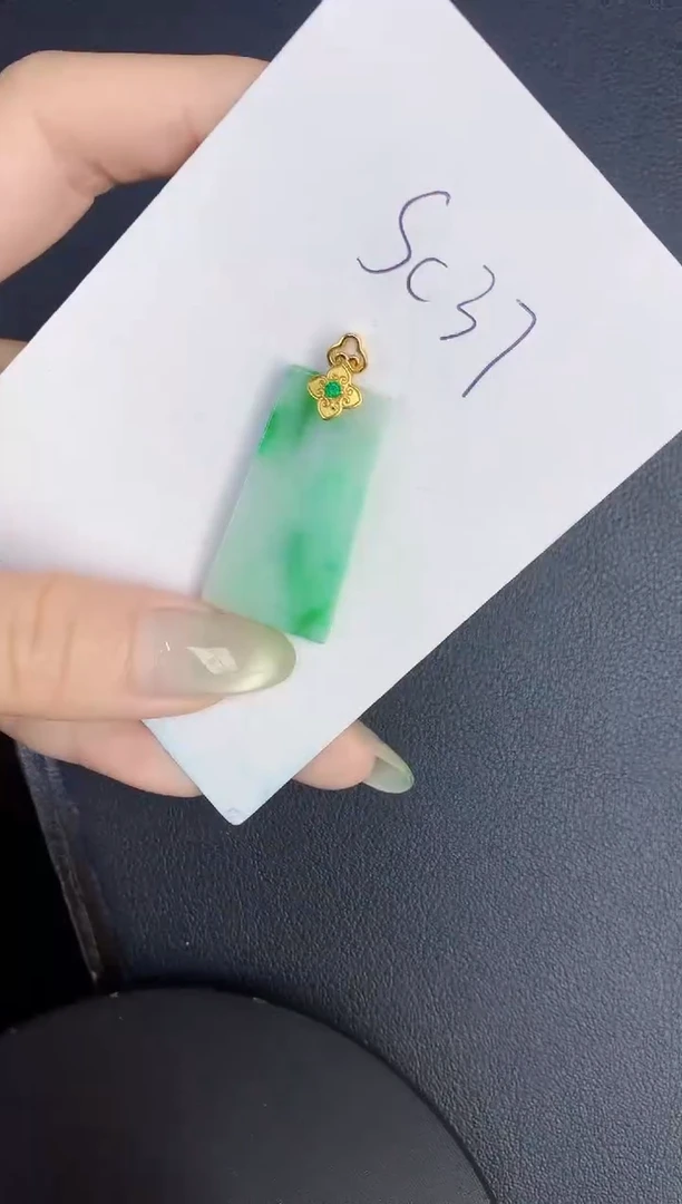 翡翠未镶嵌颈饰缅甸天然翡翠A货