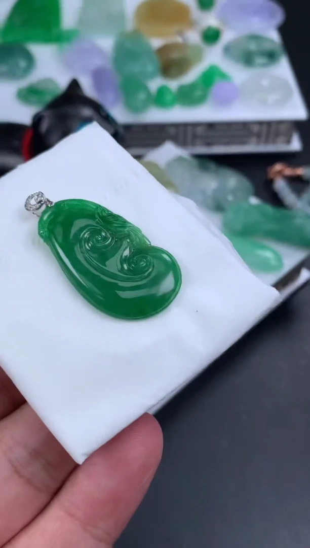 【闪购商品】翡翠颈饰18K金镶嵌翡翠