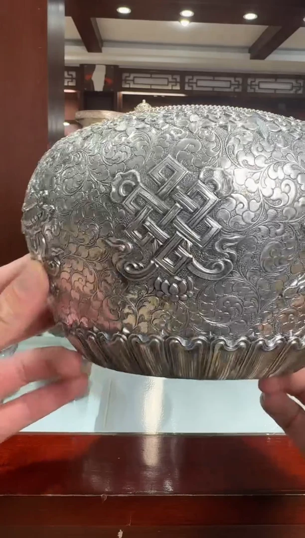 吉***王足银精工手工莲托八宝鏨刻熏色银钵