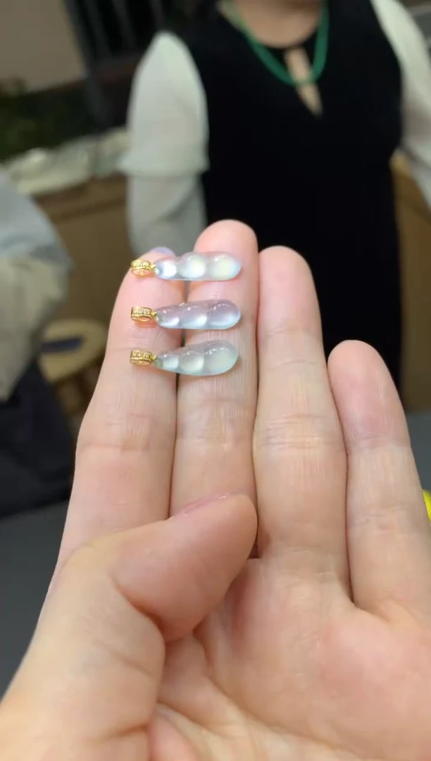 颈饰18K金镶嵌翡翠|不退不换多样性发其一