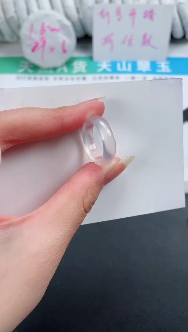 【闪购商品】石英质玉手镯未镶嵌888