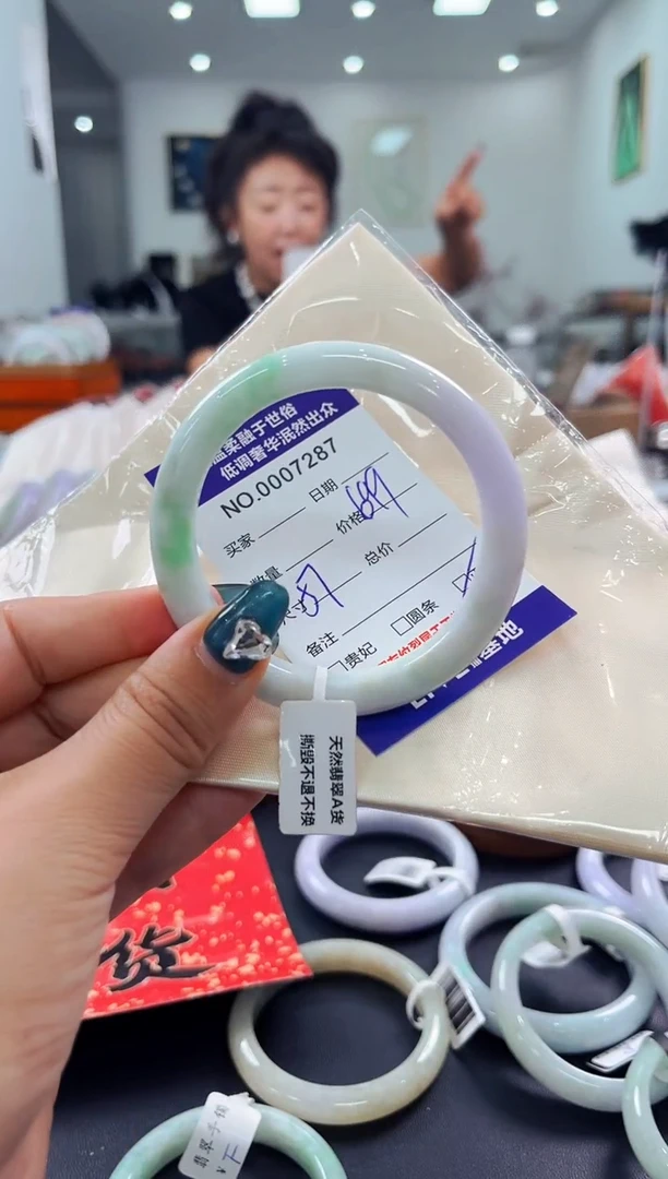 翡翠手镯未镶嵌天然缅甸A货翡翠