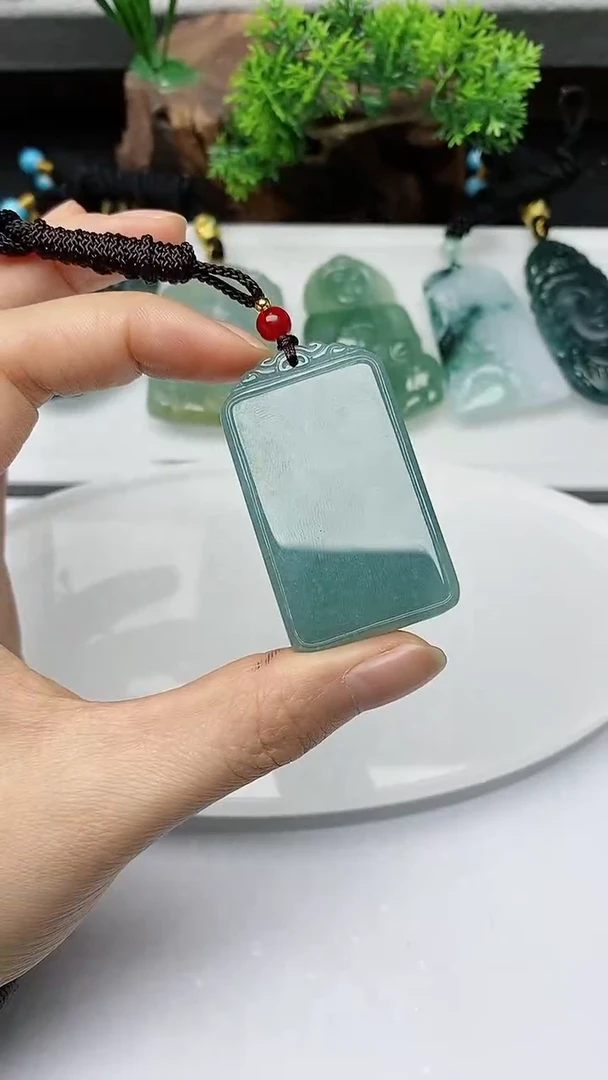 【闪购商品】翡翠颈饰未镶嵌