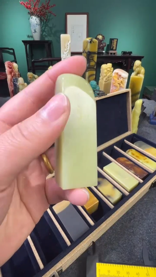 【闪购商品】青田石竹叶青素章