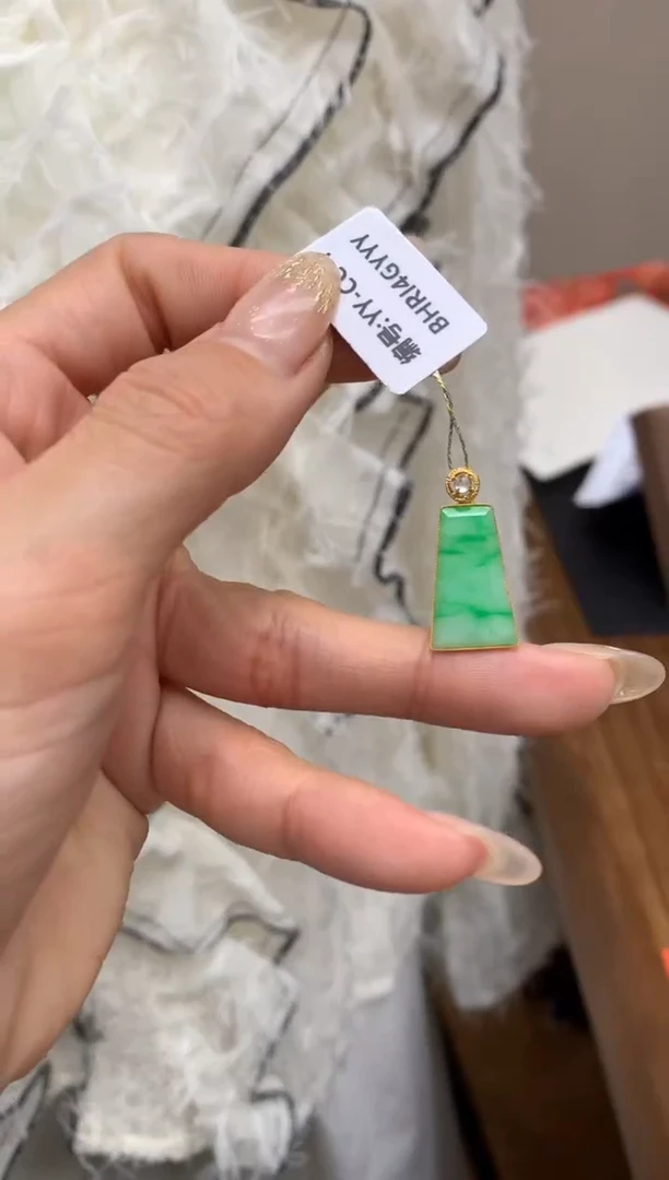 【闪购商品】翡翠颈饰18K金镶嵌无事牌