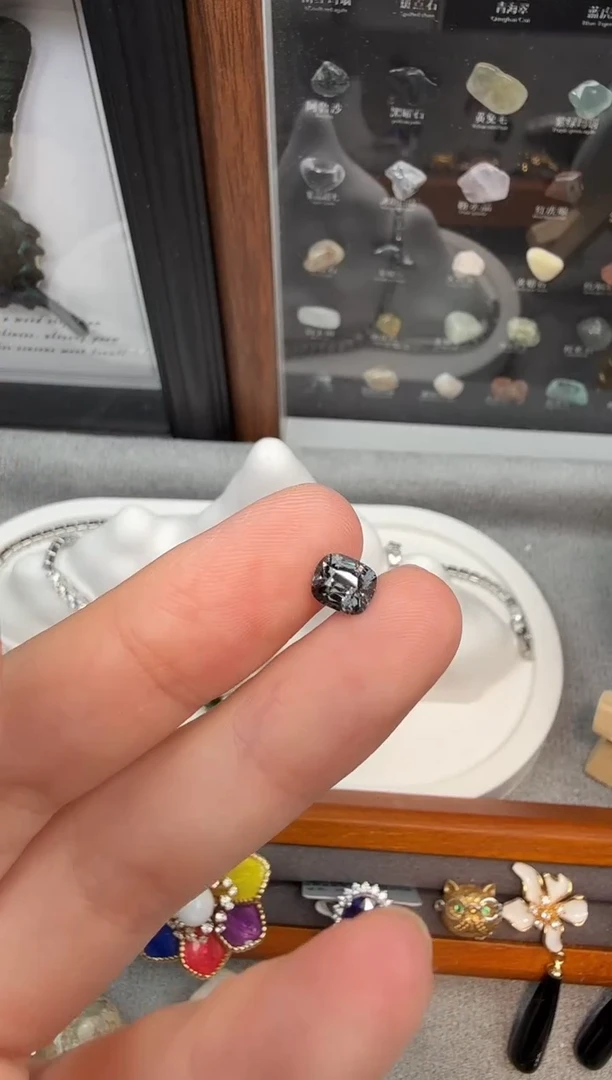 裸石尖晶石黑武士1ct-A802