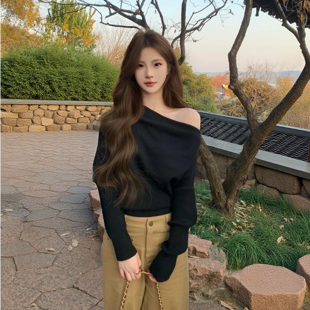 高级感气质斜肩毛衣女秋冬2025新款慵懒风宽松独特别致针织衫上衣