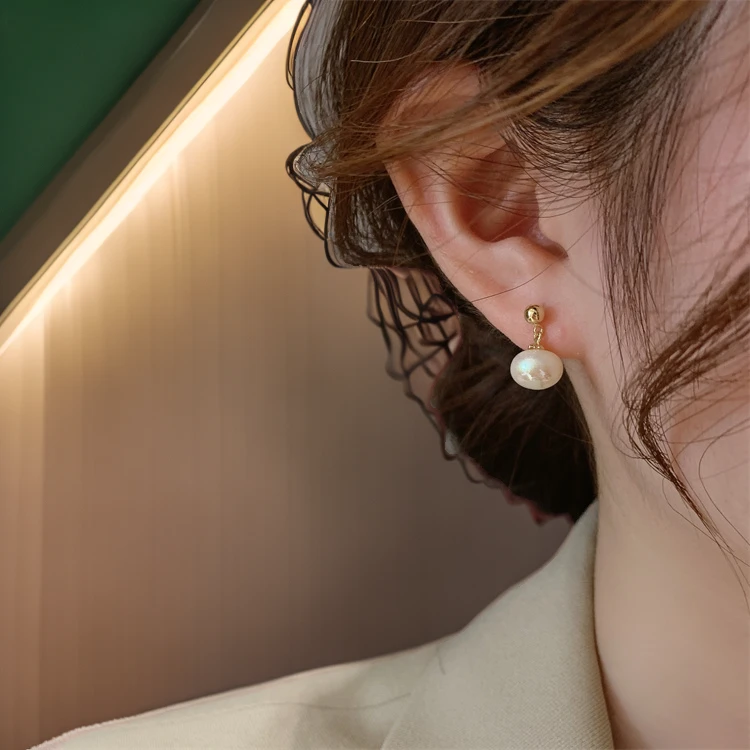 铜合金仿珍珠耳饰 七里玲珑炫彩高亮耳钉小众高级感气质百搭耳环
