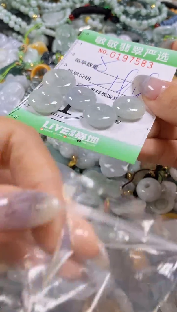 翡翠未镶嵌颈饰闪购0197583多样性发其一