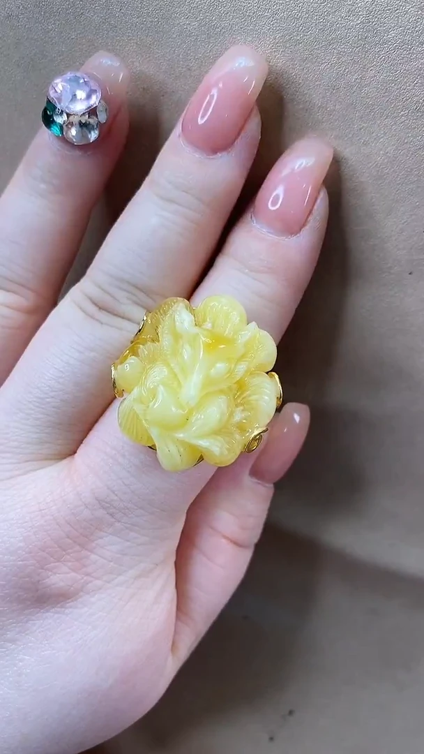 琥珀颈饰未镶嵌戒指