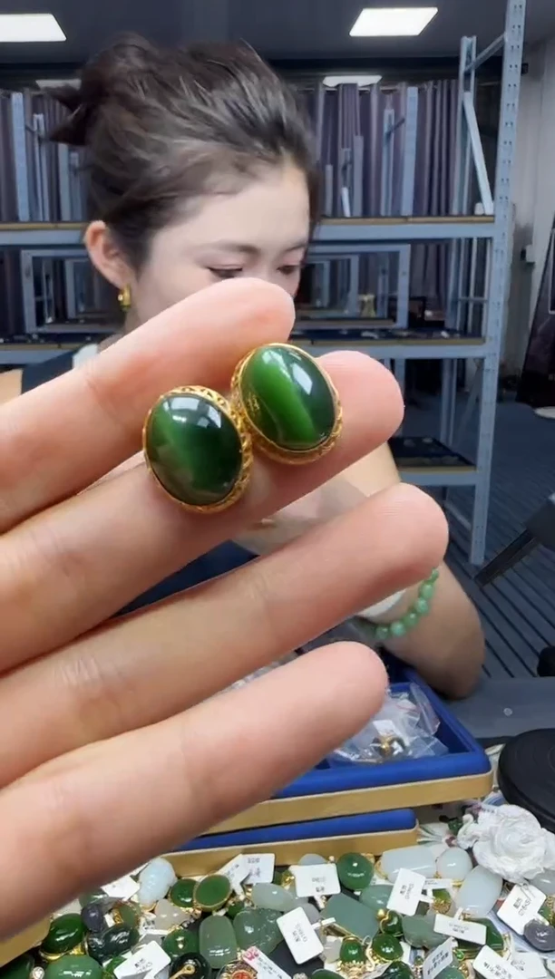 和田玉18K金镶嵌耳饰1