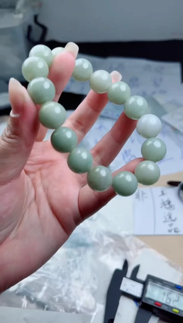 翡翠未镶嵌颈饰珠串