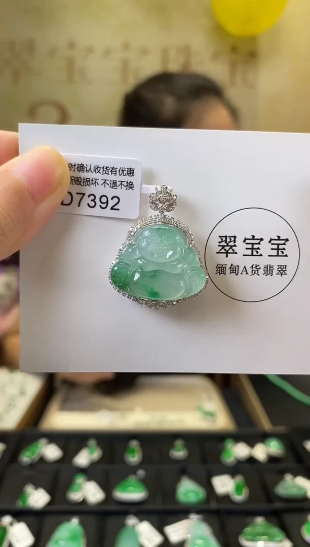 颈饰18K金镶嵌翡翠D7392 佛公 含运营费