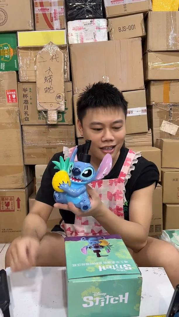 瓷片原盒史迪仔抱菠萝按压瓶 树脂
