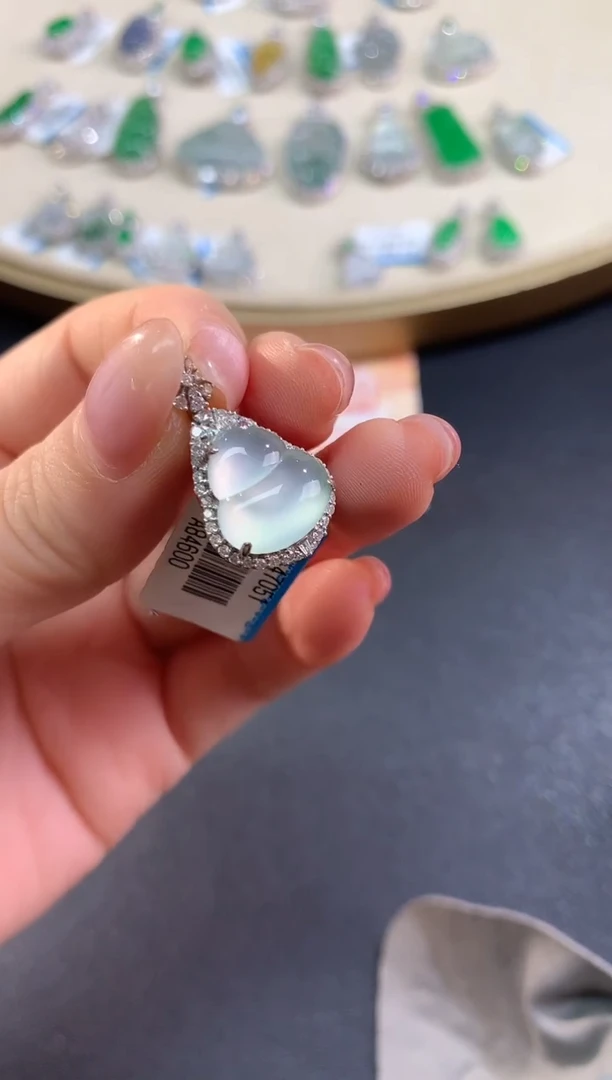 吊坠(不含链)18K金镶嵌翡翠吊坠(不含链)|16800