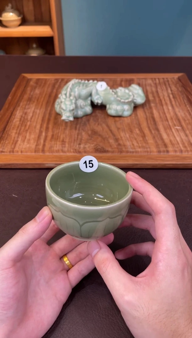 15窑承龙泉青瓷莲瓣杯
