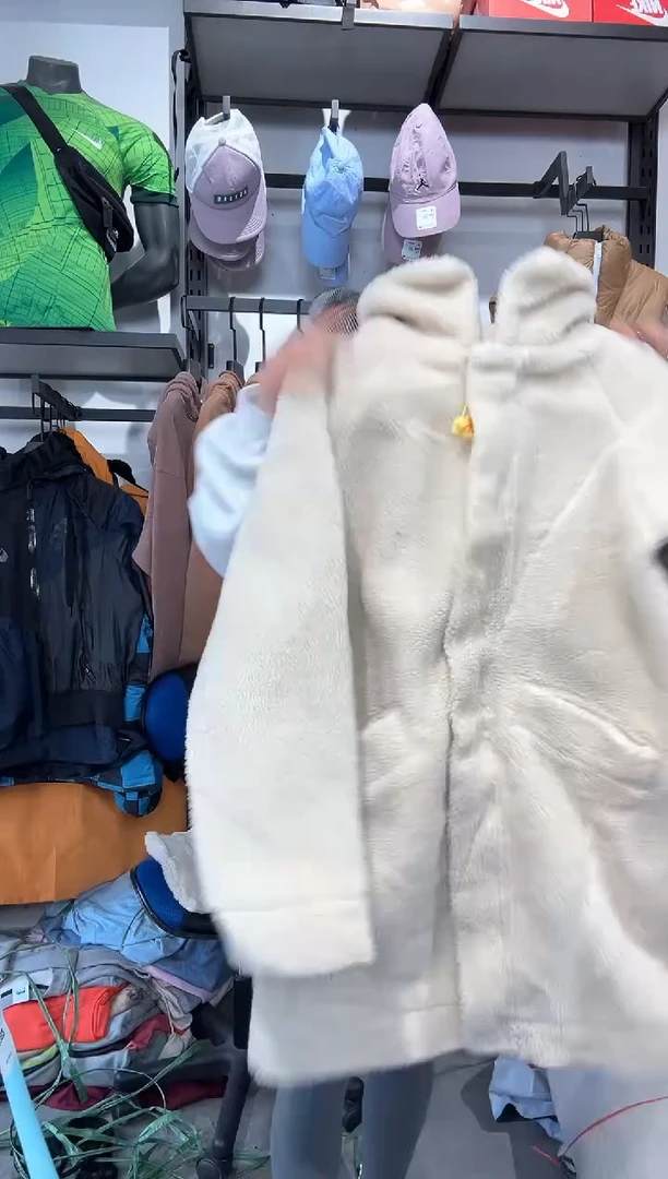 1352  编码 瑕疵款直播间过款为准 尺码    身高  M160