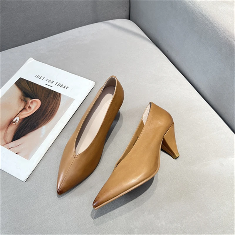 高档真皮尖头高跟奶奶鞋春新款粗跟高跟鞋复古浅口单鞋锥形跟女鞋
