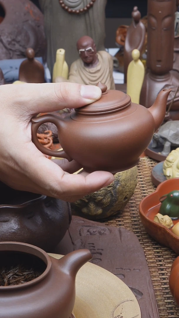 紫砂茶宠z****?林栖阁紫砂微跳砂半手笑樱壶