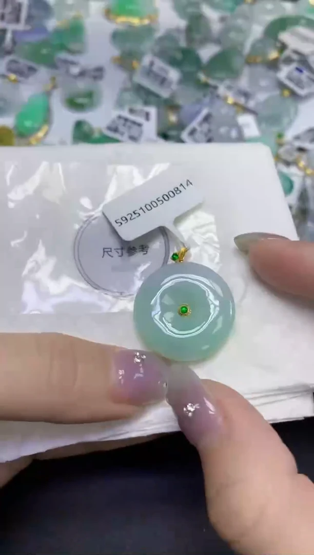 颈饰18K金镶嵌翡翠天然缅甸翡翠A货百元以上9元证书费自理