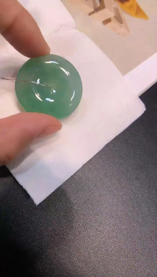 颈饰未镶嵌翡翠平安扣