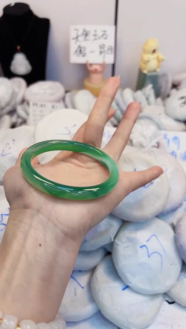 【闪购商品】石英质玉手镯未镶嵌4-玛瑙-圈口58