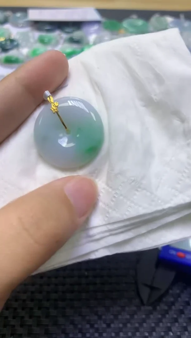 翡翠18K金镶嵌颈饰天然缅甸A货翡翠