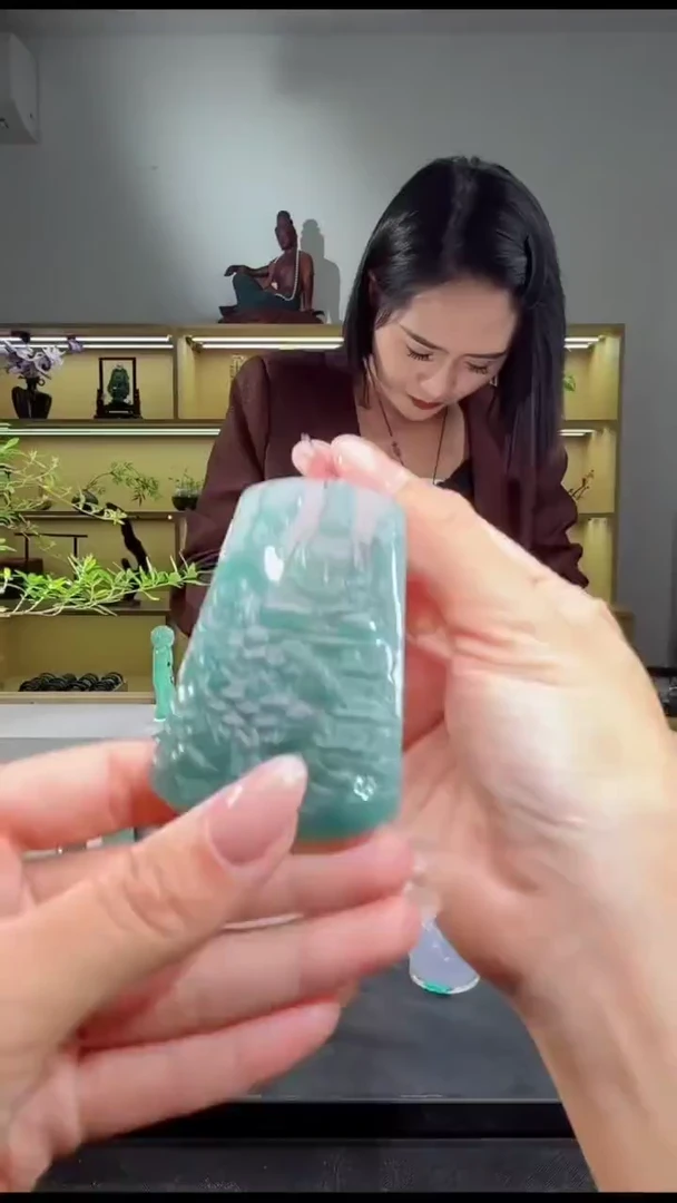 吊坠(赠链)未镶嵌翡翠山水观音（多样性发其一）