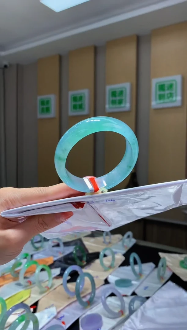 未镶嵌手镯翡翠-c19 圈口 全款39.6万 定金2万