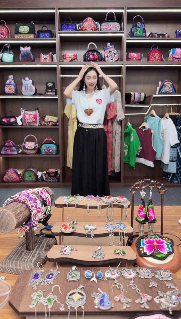 织绣A80蒙阿苏苗绣传承旗舰店