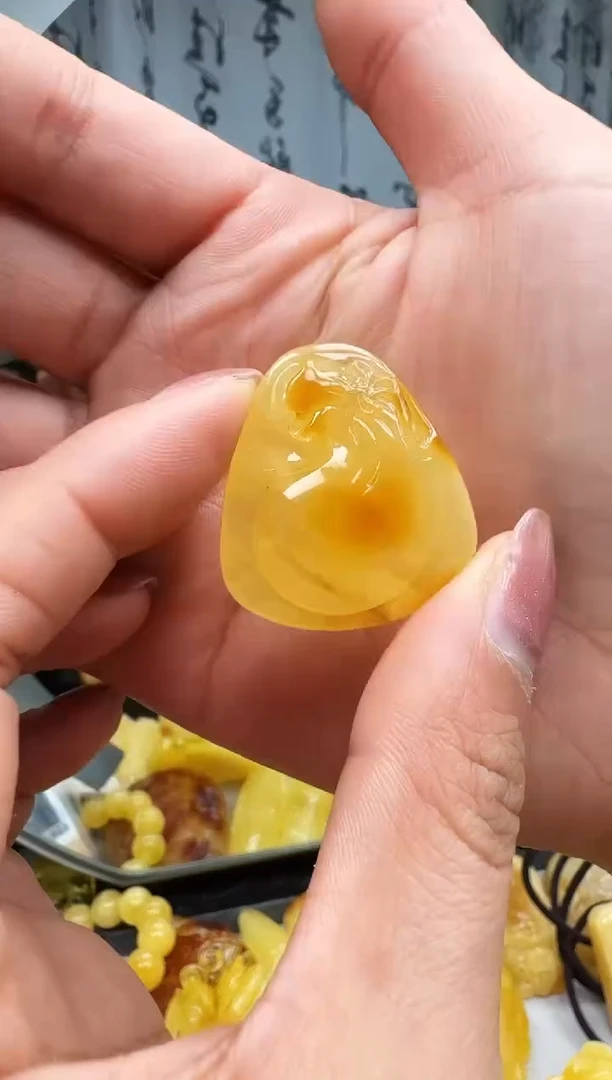 【闪购商品】琥珀裸石未镶嵌挂坠