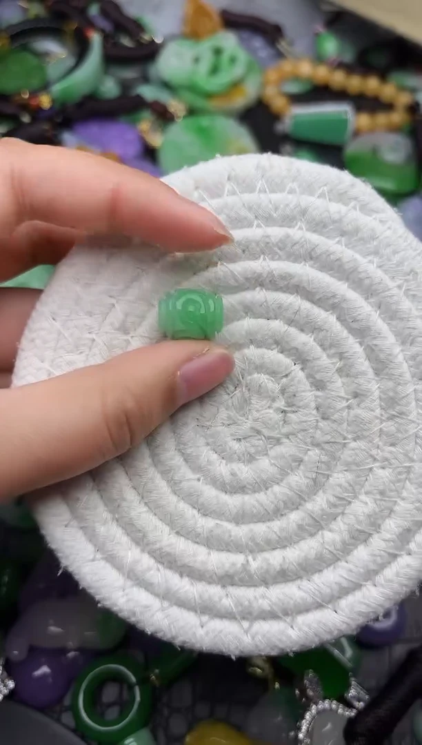 颈饰未镶嵌翡翠缅甸翡翠吊坠