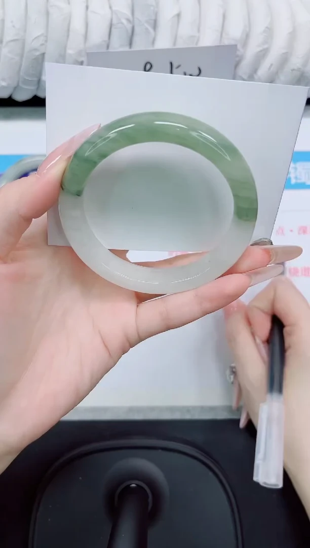 石英质玉手镯未镶嵌350