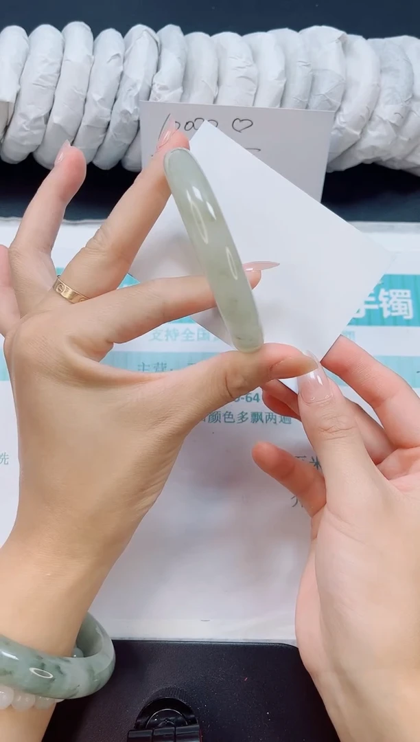 石英质玉手镯未镶嵌105/56