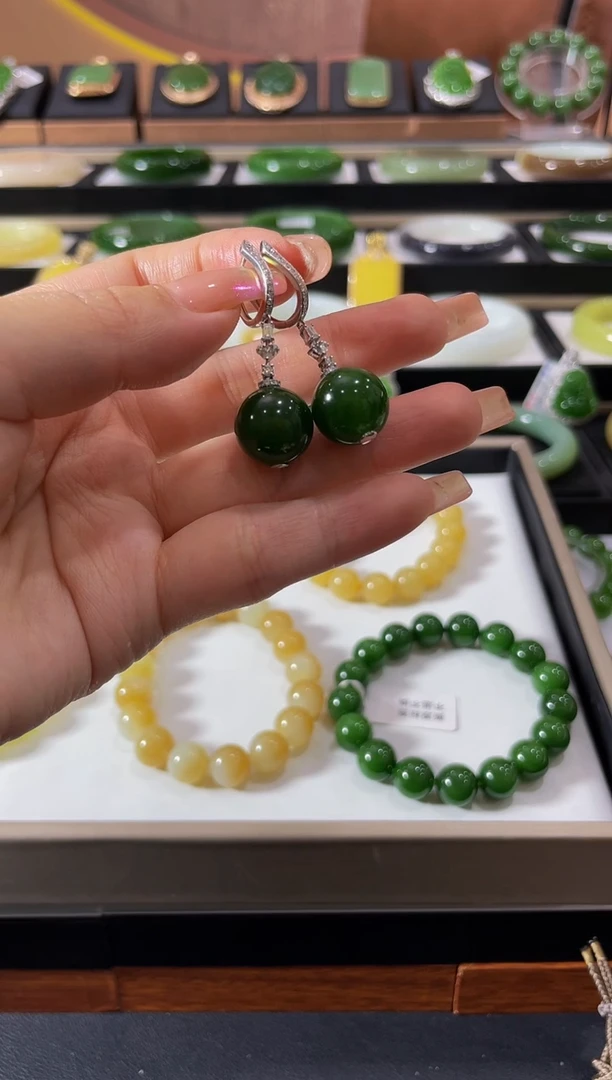 【闪购商品】和田玉耳坠18K金镶嵌.