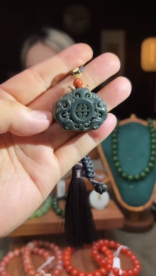 未镶嵌和田玉把件YAN92-香囊