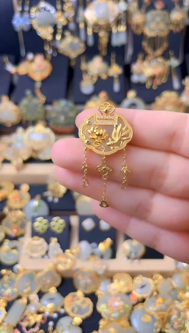 颈饰银S925镀金镶嵌和田玉鱼戏莲花如意流苏吊坠