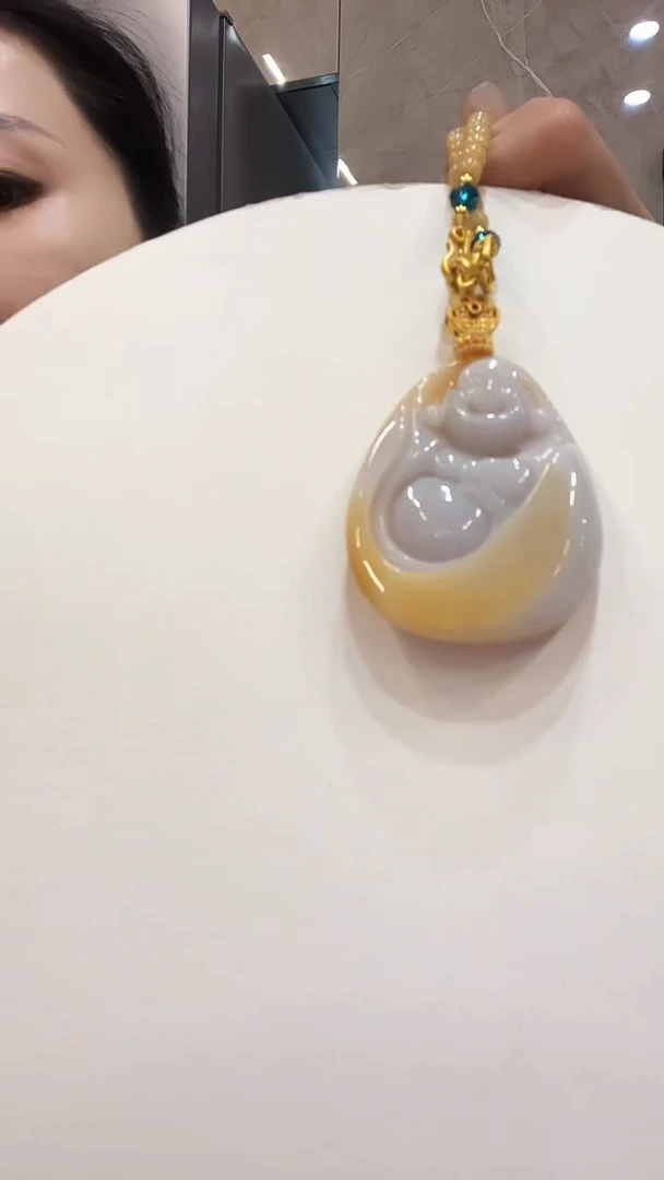 翡翠未镶嵌颈饰佛公