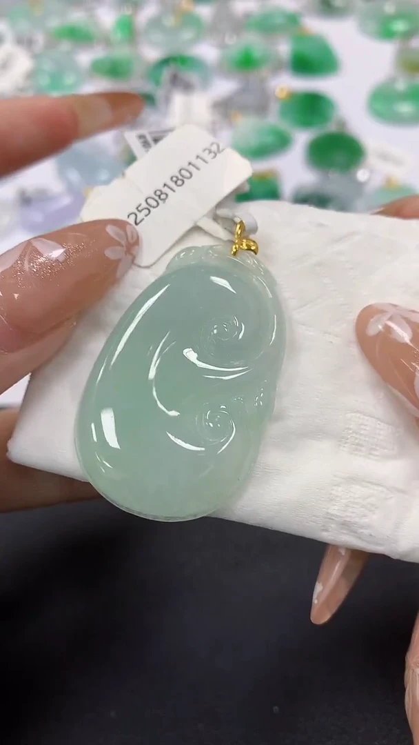 颈饰18K金镶嵌翡翠a货假一赔三支持复检百元上9元证书费自理