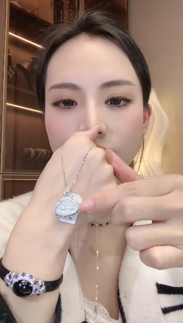 【闪购商品】翡翠吊坠(不含链)18K金镶嵌D26