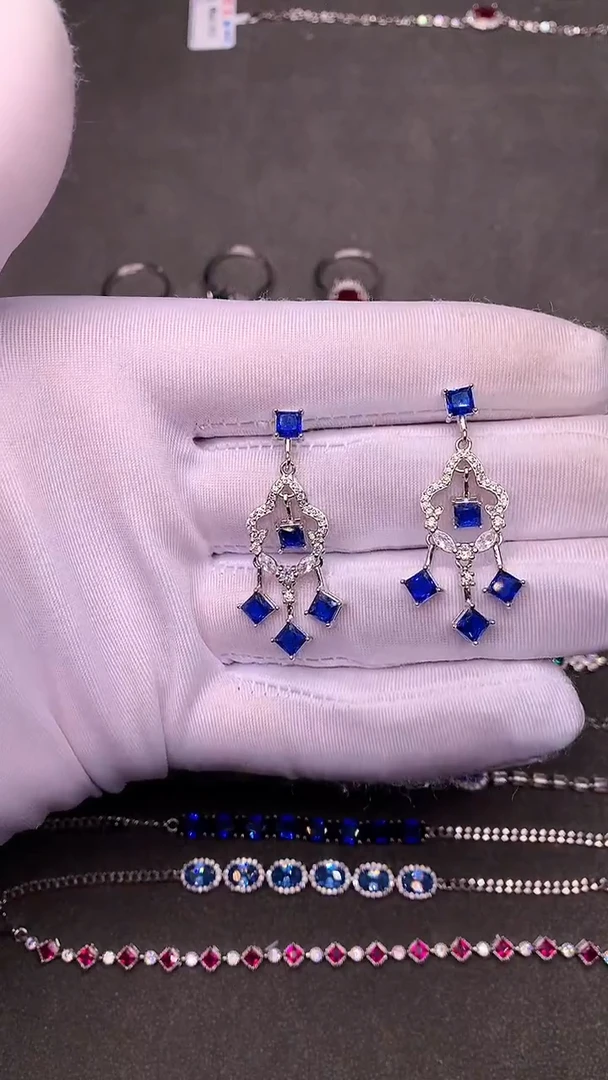 【闪购商品】蓝宝石耳饰银S925镶嵌........