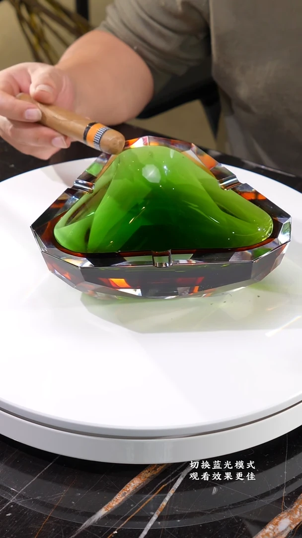 摆件0101015-2祖母绿琥珀金刻面雪茄缸