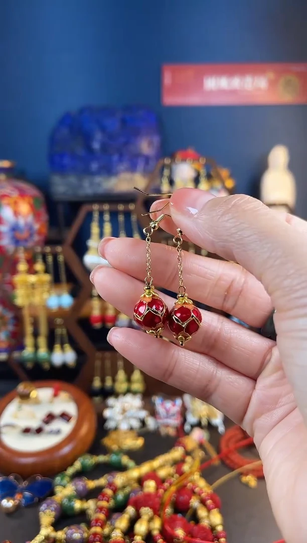 【闪购商品】玫红色莲花珐琅耳钩