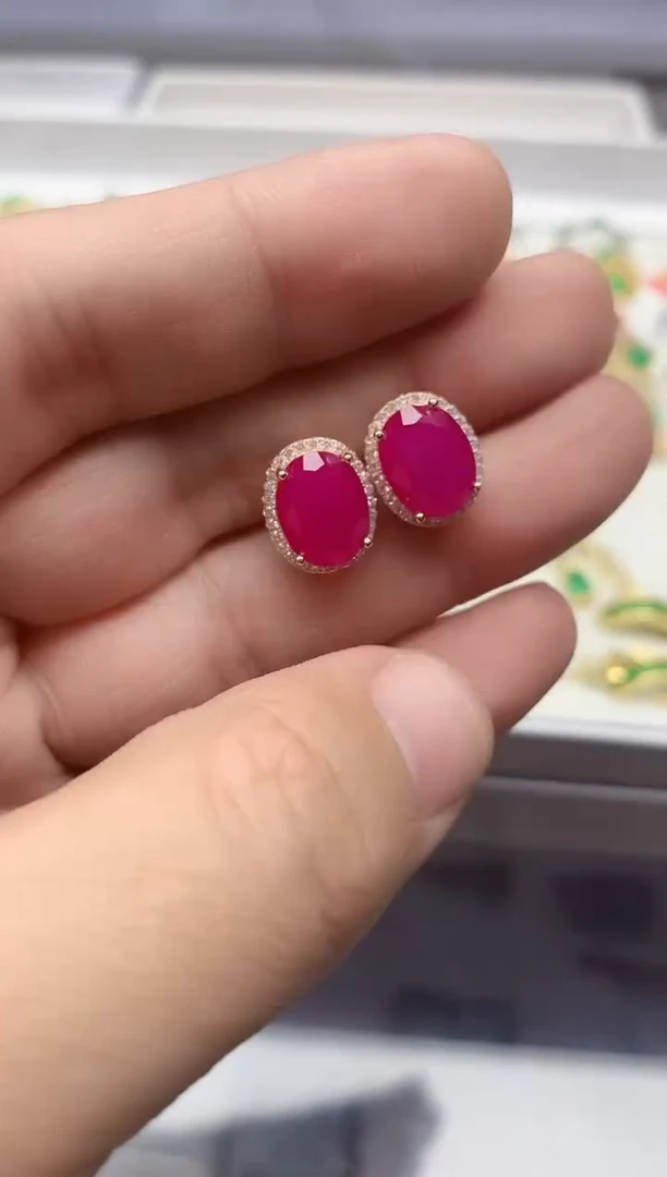 【闪购商品】红宝石耳饰银S925镶嵌........