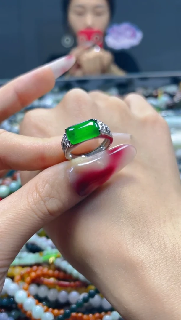 颈饰未镶嵌翡翠/R/翡翠A货，一件也是批发价