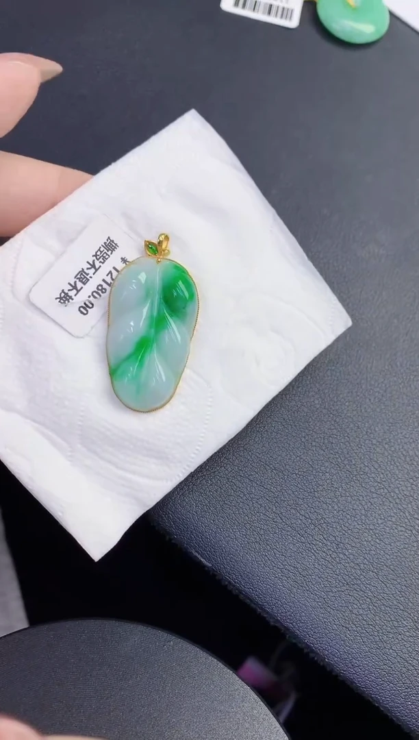 颈饰18K金镶嵌翡翠缅甸天然翡翠a货