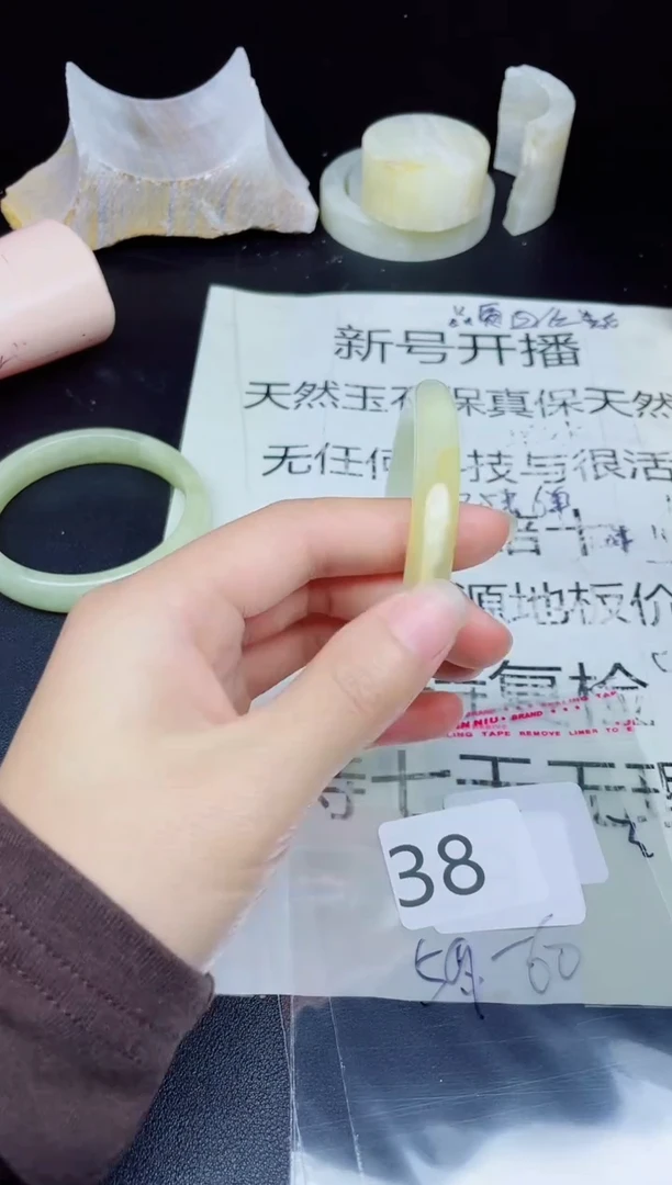 未镶嵌手镯石英质玉38