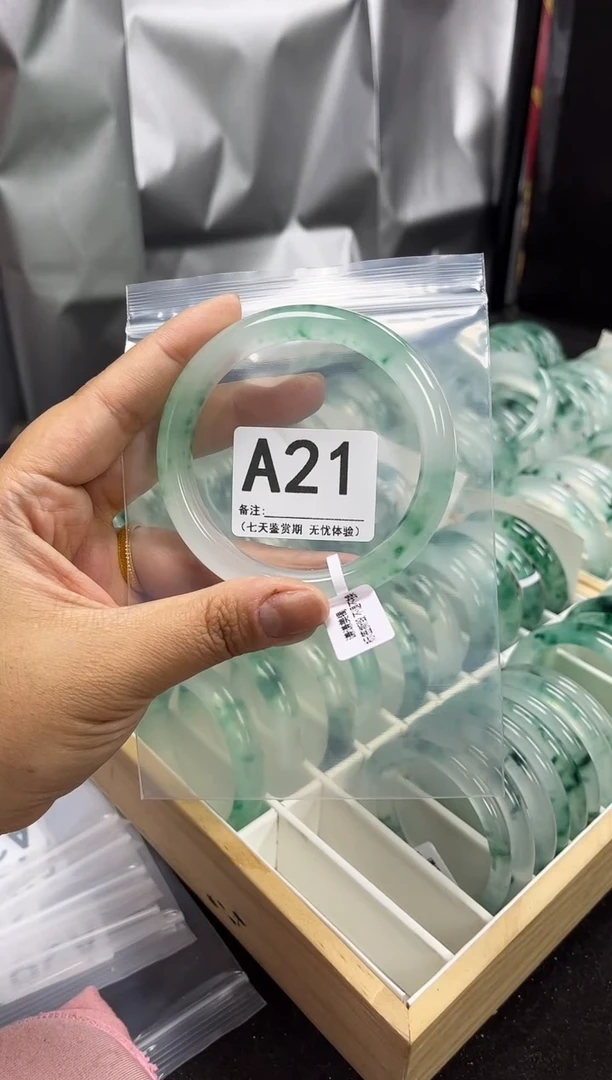【闪购商品】石英岩玉手镯未镶嵌A21