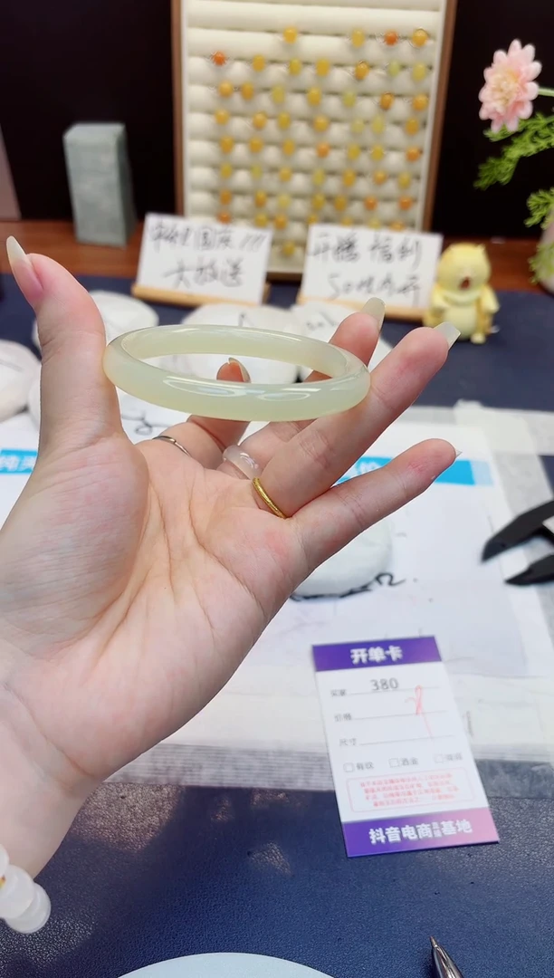 未镶嵌手镯石英质玉380-美人条晴水-圈口56
