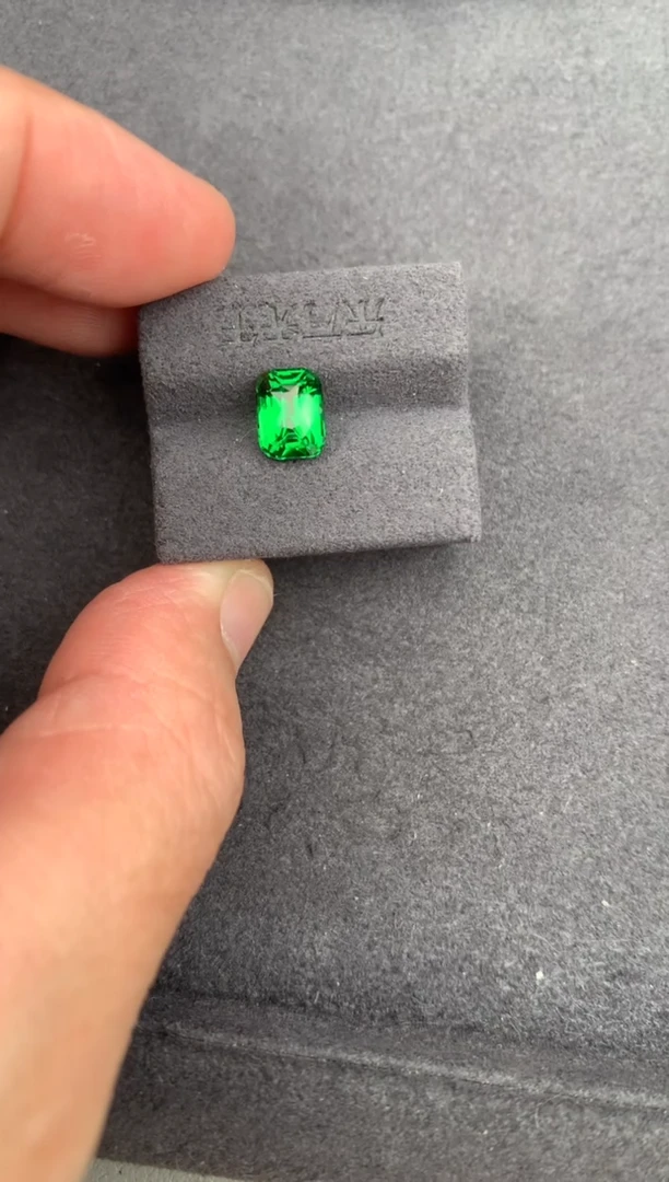 未镶嵌珠宝半成品石榴石（沙弗莱）2ct沙弗莱 定制 BE